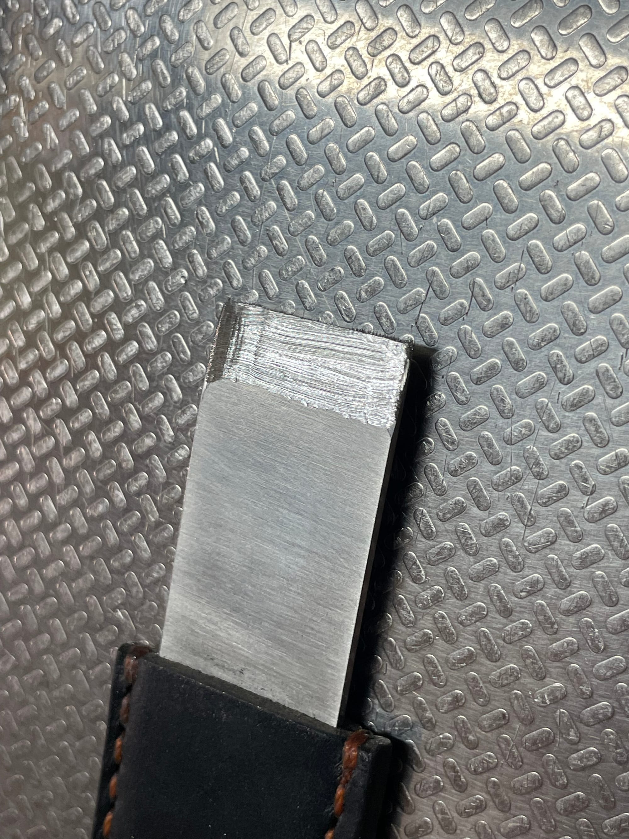 革包丁を研ぐ過程